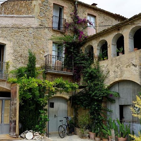 Can Tat, Loft In A Old Coach House Sant Jordi Desvalls Exterior foto