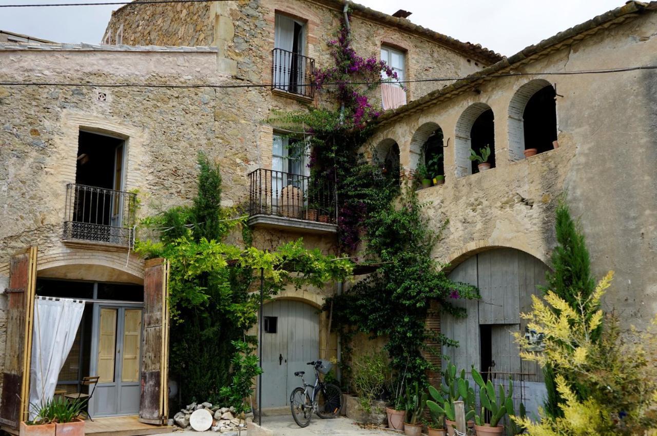 Can Tat, Loft In A Old Coach House Sant Jordi Desvalls Exterior foto
