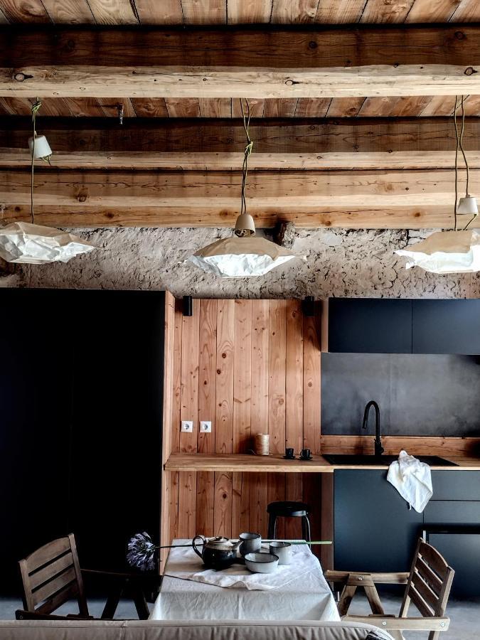 Can Tat, Loft In A Old Coach House Sant Jordi Desvalls Exterior foto